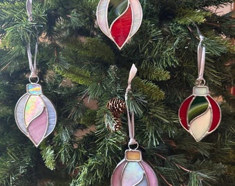 Stained Glass Ornament - Christmas Tree Decoration, Handmade Holiday Decor - Giftable Glass Art