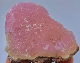 Ejemplar de aragonito rosa: cristal curativo natural de Afganistán
