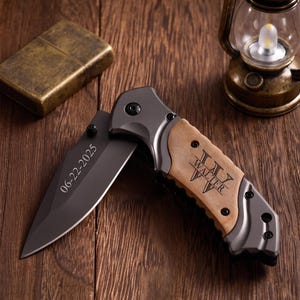 Couteau de poche gravé personnalisé : manche en bois gravé, cadeau pour témoins, couteau de mariage, cadeau d’anniversaire pour homme