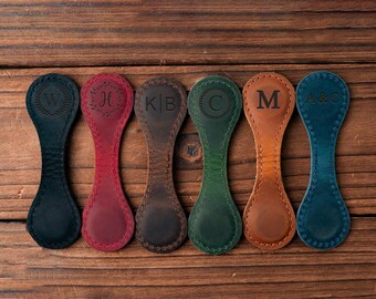 Segnalibro magnetico in pelle personalizzato: regalo inciso per gli amanti dei libri