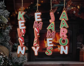 パーソナライズされたクリスマスオーナメント、名前の文字の木製タグ、家族の装飾