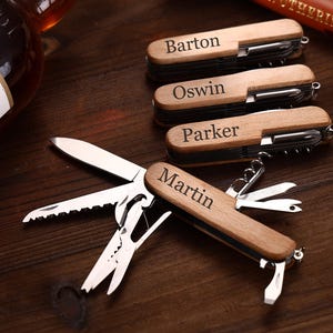 Personalisiertes Taschenmesser: Holzgriff mit Gravur, Geschenk für den Bräutigam