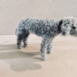 Gebreide Bedlington Terrier-hond op bestelling gemaakt