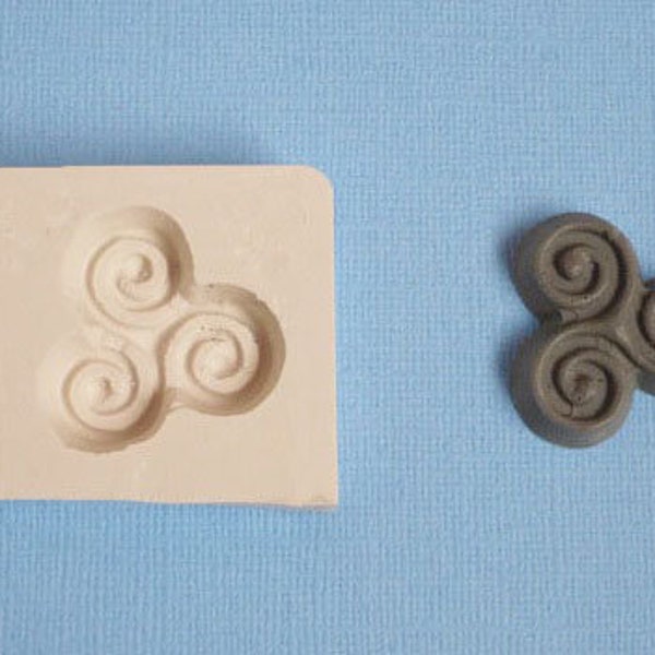 Triskel mold 3 cm in premium silicone