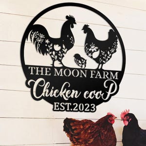 Placa de metal personalizada para galinheiro, placa de fazenda personalizada com galo e galinha, decoração para galinheiro de quintal, placa com nome de galinheiro de fazenda