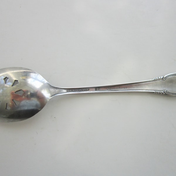 Vintage 1847 Rogers Slotted Sugar Sifter Spoon Remembrance Pattern  6"