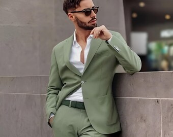 グリーンのダブルブレストスーツ：スタイリッシュなパーティーウェア