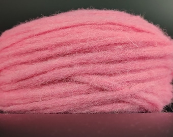 Self-Striping Chunky Wool Pencil Roving for Spinning, Felting, Knitting, Light pink