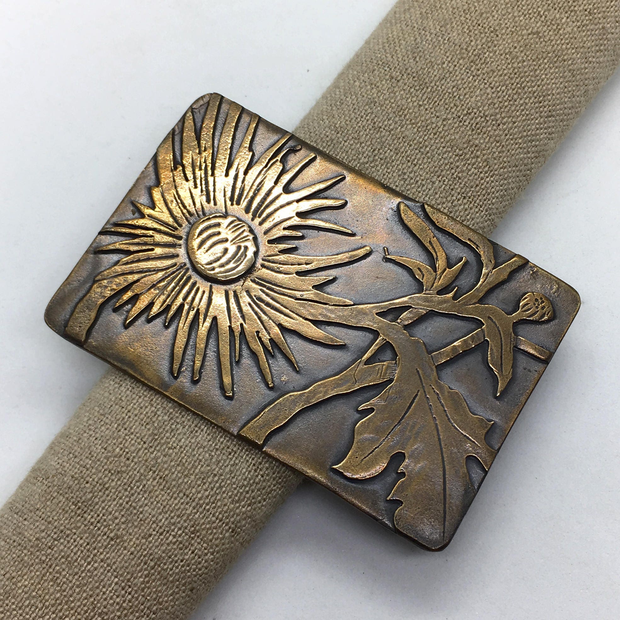 Cast Bronze Chrysanthemum Belt Buckle: Japanese Design  display picture 1
