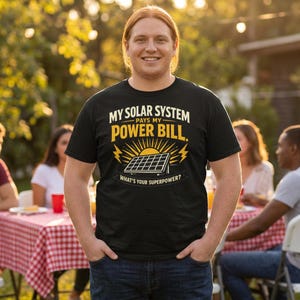 Mijn zonnestelsel betaalt mijn energierekening T-shirt | Zonnepaneel retro zonontwerp