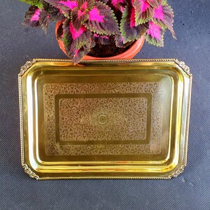 Bandeja rectangular decorativa de latón repujado con cuentas, bandeja dorada para servir, hecha a mano, vajilla de latón, regalo para la cocina.