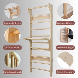 Puede incluir: Una espaldera de gimnasia de madera natural para montaje en pared con estaci&oacute;n extra&iacute;ble, altura ajustable, recorte para rodapi&eacute; y herrajes seguros. La estructura incluye m&uacute;ltiples pelda&ntilde;os horizontales.