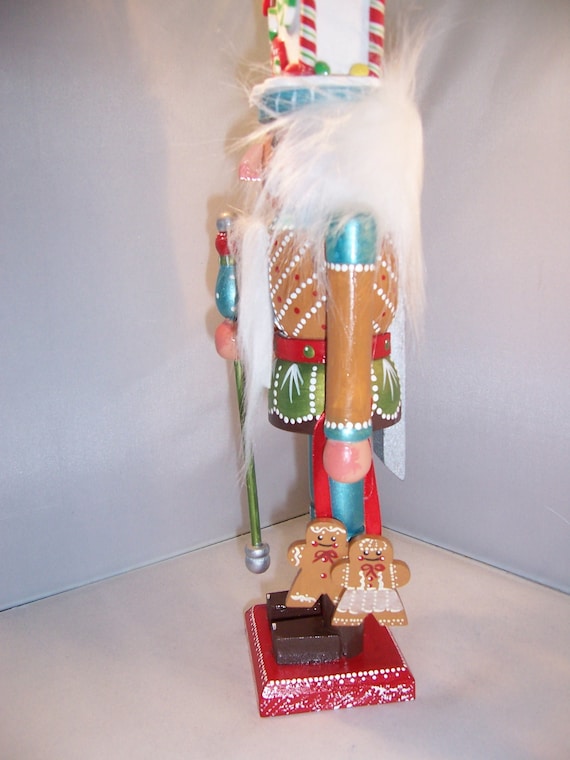 Cascanueces pintado a mano por un pastelero navideño España