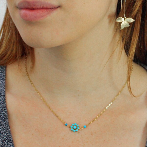 SALE Daisy flower necklace. Turquoise and gold necklace with a vintage twist chain necklace