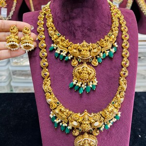 Zestaw naszyjników ślubnych Temple Jewelry | Długie i krótkie, pozłacane, Haram, Lakshmi | Biżuteria ślubna z południowych Indii | Zestaw naszyjników z koralików szmaragdowych