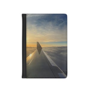Portapassaporto &quot;Ala di Aereo&quot;: Portafoglio da viaggio in similpelle con blocco RFID