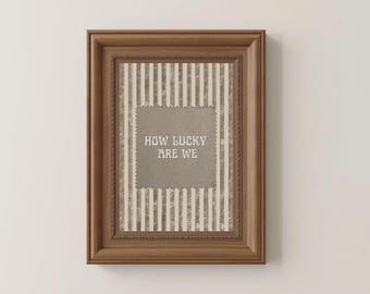 Que Sorte Temos! Arte de Parede Rústica – Pôster Vintage em Tecido Neutro com Tema Campestre e de Fazenda