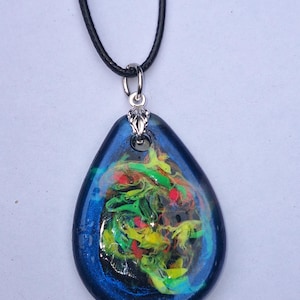 pendant necklace