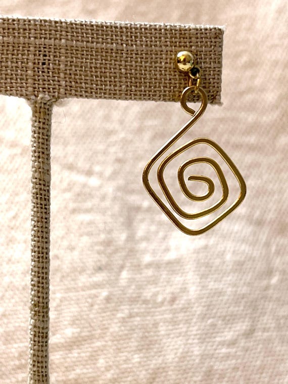 Gold Square, Flat, Hypnotic Wire Wrap Dangle Post… - image 1