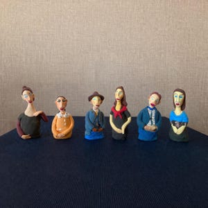 Benutzerdefinierte lufttrocknende Tonfigur, personalisierte Familienporträtskulptur, handgemachte Tonfigurpuppe,