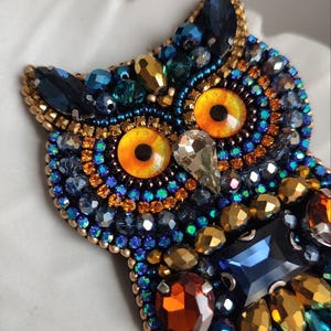 Beaded Owl Pin – Sparkly Handmade Brooch – Crystal Animal Jewelry – Leather Owl Accessory – Gift for Women