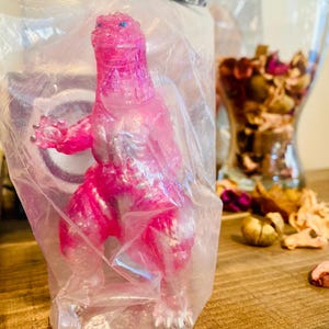 GODZILLA Seibu Amusement Park Limited Clear Pink Edition Soft Vinylfigur - Sällsynt 2024 Exklusiv Japansk Kaiju Sofubi Leksak
