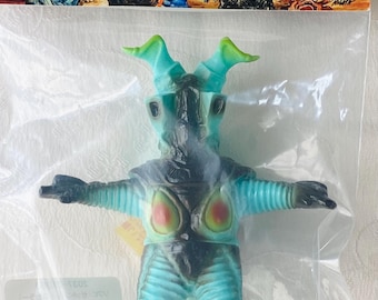 ZETTON Ultraman Kaiju Rare Limited Edition Soft Vinyl - Shibuya Event Exclusive Blue Green Color Way - Japanese Vintage Sofubi Toy