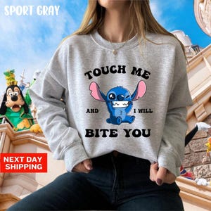 Sudadera "Tócame y te morderé", sudadera con capucha de Stitch de Disney, Lilo y Stitch, sudadera de la película Disney, regalo de Ohana significa familia imagen 7