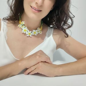 Daisy Perlen, Floral Statement Halskette, einzigartiges Schmuck Geschenk, handgemacht, Blumen Choker, Rocailles