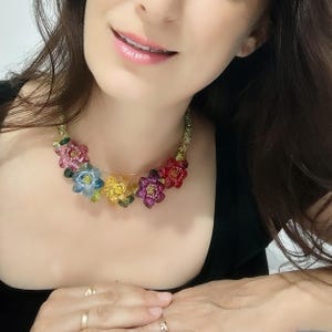 Crystal Seed Bead Flower Necklace, Handmade Floral Choker, Pure Crystals, Statement Jewelry, Elegant Jewellery