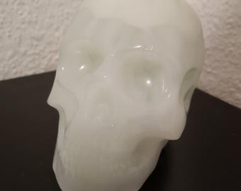 Skull made of epoxy resin, glows in the dark and under black light, 10x12x6 cm