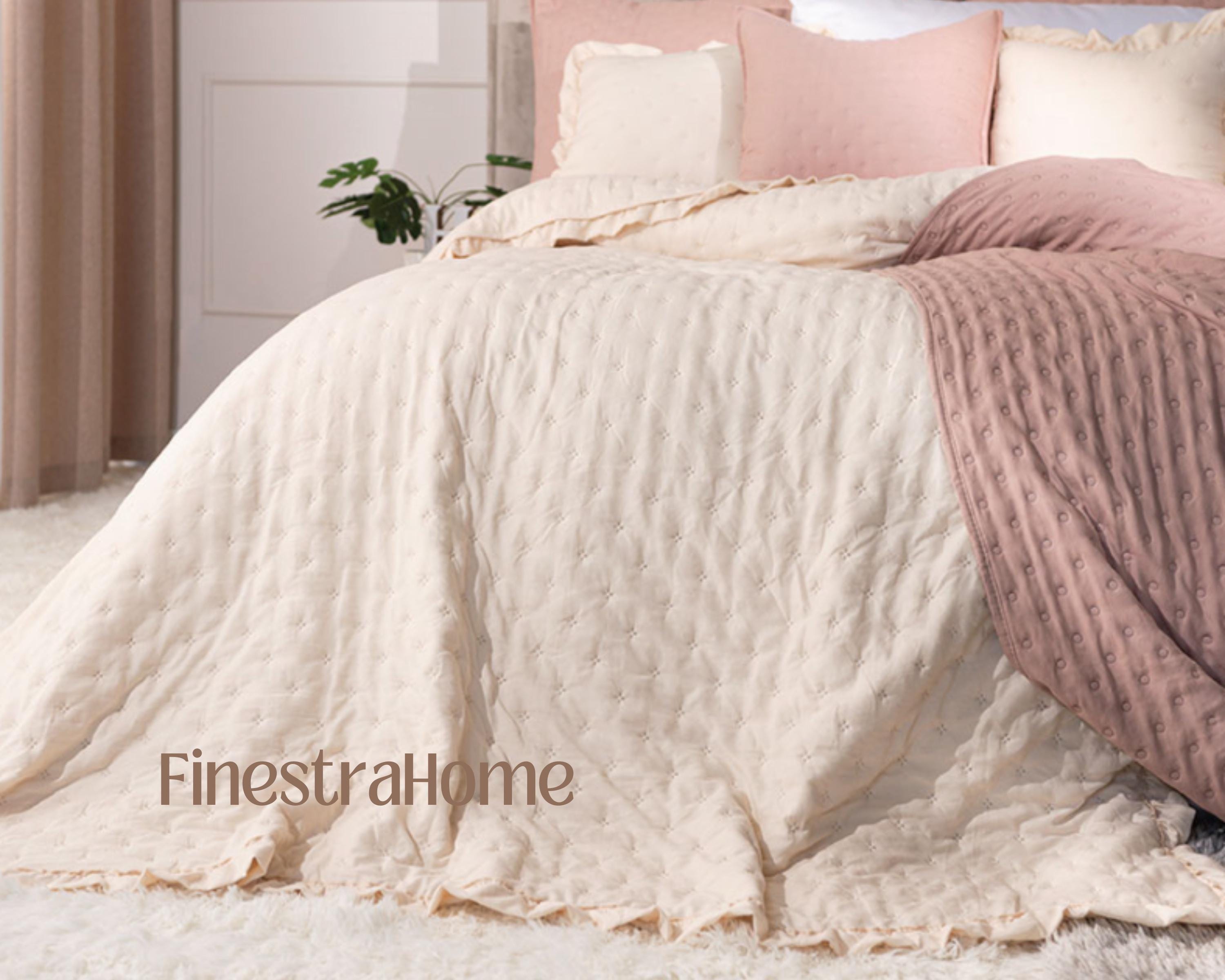 Copriletto a balze Italia