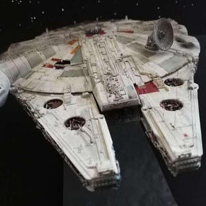 Bandai Star Wars Millenium Falcon 1/144 illuminated & painted