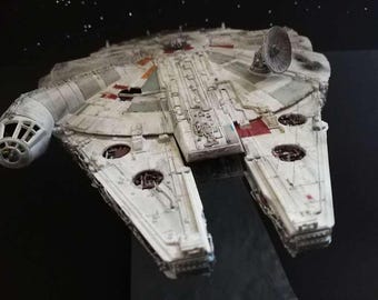 Bandai Star Wars Millenium Falcon 1/144 iluminado y pintado