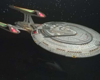 Kit de modelo Bandai Star Trek Enterprise NCC-1701-E ensamblado e iluminado