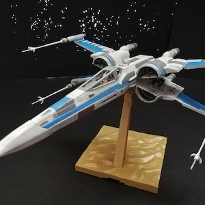 Bandai Star Wars Resistance X-Wing Fighter 1/72 Model Kit assembled & painted