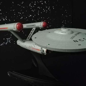 Revell Star Trek Enterprise NCC-1701 Model Kit assembled & painted