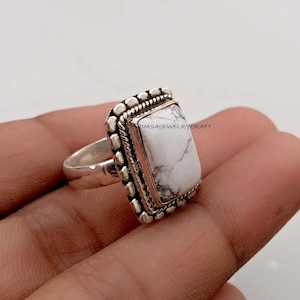 Anillo de piedra preciosa turquesa blanca natural * Anillo de plata de ley 925 * Anillo hecho a mano * Anillo llamativo * Hermoso anillo de regalo de diseñador * Anillo de regalo para hermana