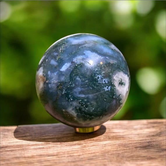 モスアゲート スフィア 51mm 地球の魔法と新たな始まり - Etsy 日本