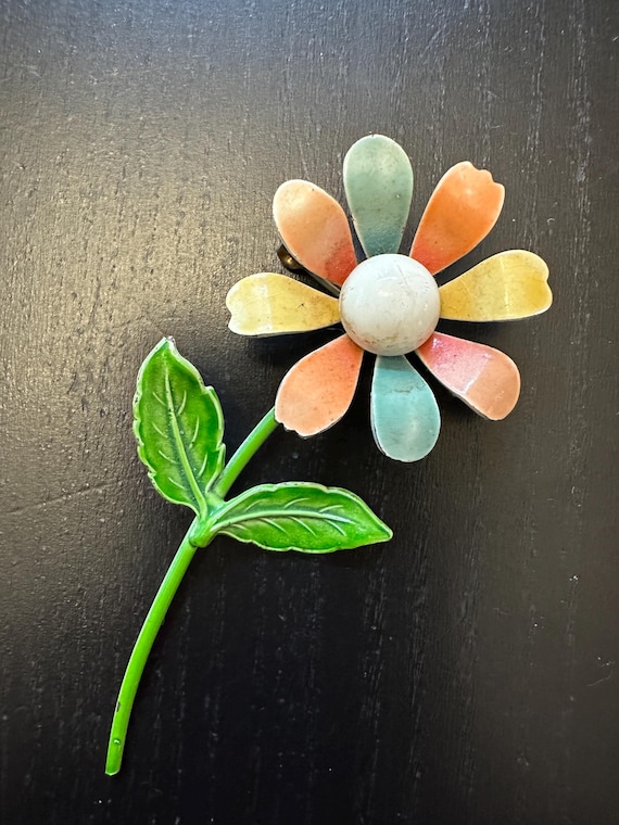 Vintage 60’s Flower Power Petal Pin