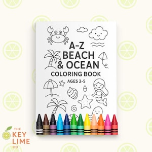 Può includere: Libro da colorare A-Z Spiaggia e Oceano per bambini dai 2 ai 5 anni, con disegni a tratto di immagini a tema spiaggia e oceano. Include un set di pastelli colorati. La copertina del libro mostra un granchio, palme e una sirena.