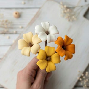 10 pcs/20 pcs Handcrafted Puakenikeni Clay Ear Flower Hair Pick