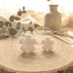 25 mm/30 mm White Puakenikeni Clay Flower Beads Hawaiian Lei Jewelry Making