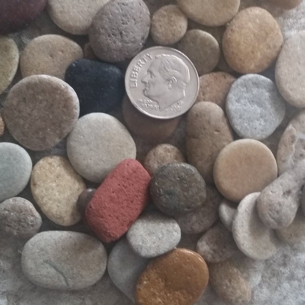 STONE MINI ROCKS ~ 10-100pcs ~ up to Dime size ~ Surfed tossed Pebbles ~ Jewelry ~ Zen ~ Fairy Garden ~ Sailors Valentine ~  Beach ~ Cottage