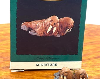 Miniaturowa ozdoba Vintage Hallmark Arka Noego Wesołe Morsy, MIB, Charm