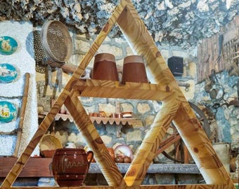 Étagère triangulaire en bois faite à la main