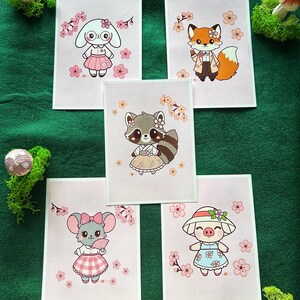 Impressions d'art mignonnes créatures des bois Sakura - Individuelles ou lot de 5 impressions d'art faites à la main - Cadeau pour les amoureux des animaux