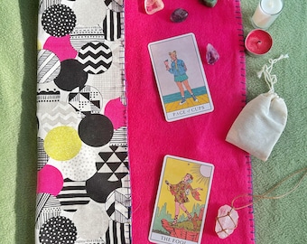 Foldable Tarot Mat – Handmade Polka Dot Travel Cloth – Cute Divination Mat for Tarot & Oracle Cards – Kawaii Witchy Gift