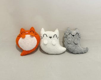Ghost Cat Felt Keychain – Handmade Spooky Cute Cat Charms - Kawaii Bag Accessory
