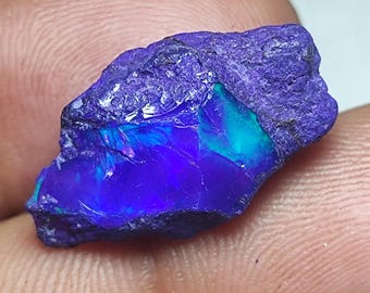 天然エチオピア産オパール原石：27カラットのブルーファイアクリスタル
